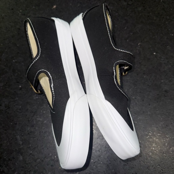 NEW VANS BLACK CANVAS MARY JANE BUCKLE WHITE RUBBER SOLE SNEAKERS SZ 8 BRAND NEW - Picture 8 of 15